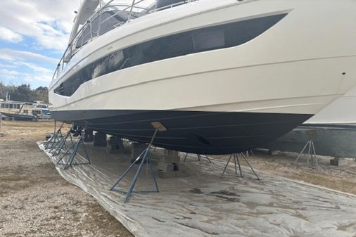 Galeon 550 Fly image