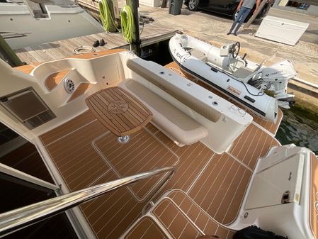 Sea Ray 44 Sedan Bridge image