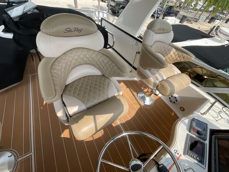 Sea Ray 44 Sedan Bridge image