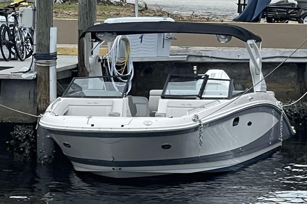 Sea Ray 270 SDX Outboard - main image