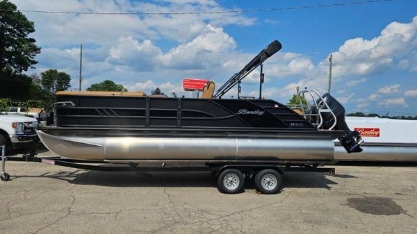 Bentley Pontoons Elite 223 Swingback 