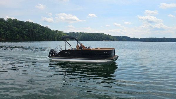 Bentley-pontoons ELITE-223-SWINGBACK image