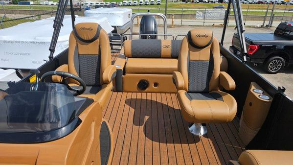 Bentley-pontoons ELITE-223-SWINGBACK image