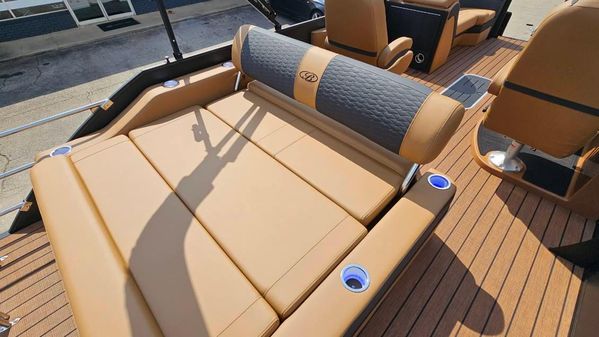 Bentley-pontoons ELITE-223-SWINGBACK image