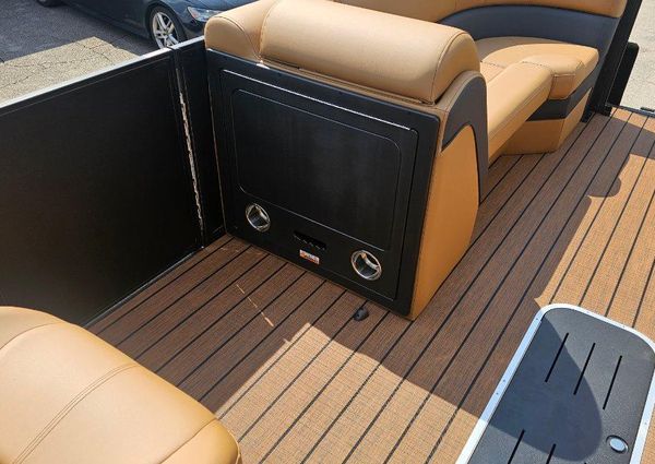 Bentley-pontoons ELITE-223-SWINGBACK image