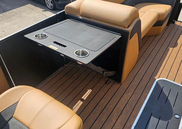 Bentley-pontoons ELITE-223-SWINGBACK image