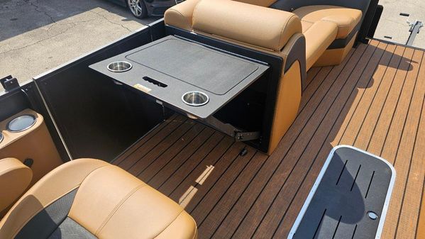 Bentley-pontoons ELITE-223-SWINGBACK image