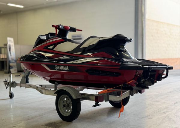 Yamaha-waverunner GP1800R image