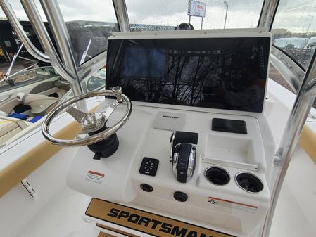 Sportsman Masters 267 Bay Boat image