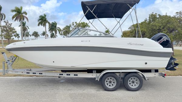 Hurricane SunDeck 217 OB 