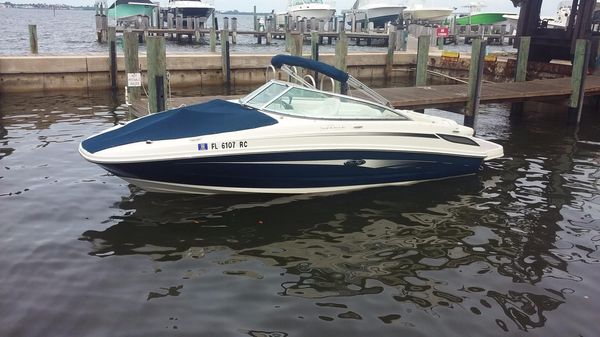 Sea Ray 210