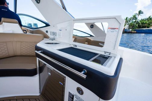 Sea Ray Sundancer 320 image