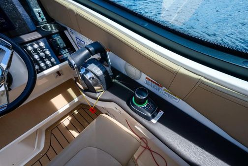 Sea Ray Sundancer 320 image