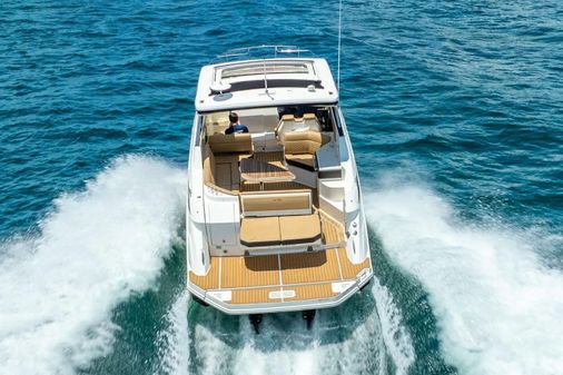 Sea Ray Sundancer 320 image