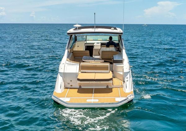 Sea Ray Sundancer 320 image