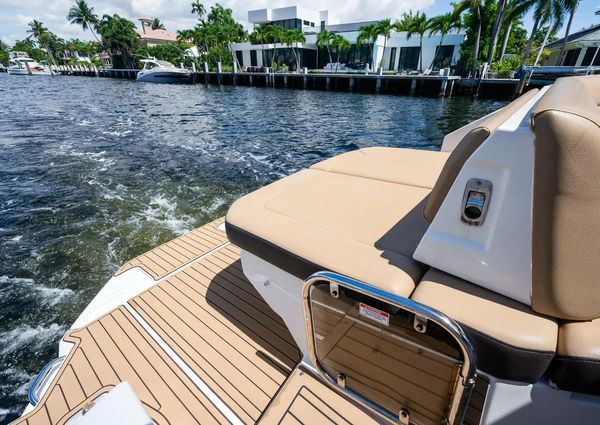 Sea Ray Sundancer 320 image