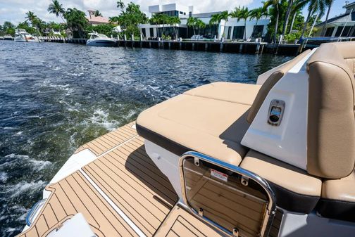 Sea Ray Sundancer 320 image