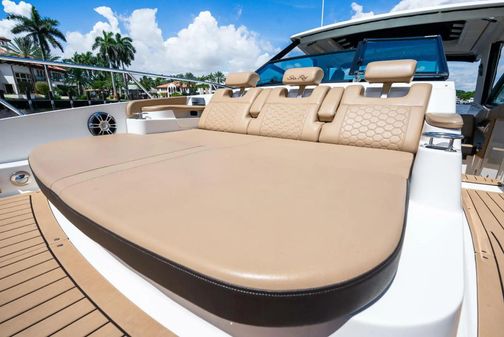 Sea Ray Sundancer 320 image