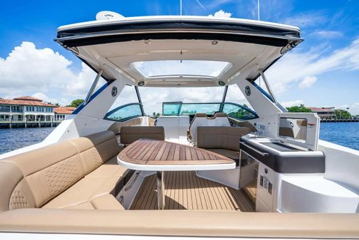 Sea Ray Sundancer 320 image