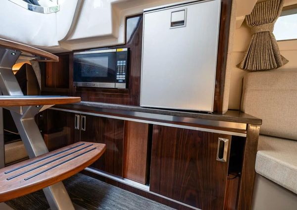 Sea Ray Sundancer 320 image