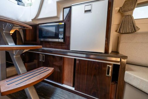 Sea Ray Sundancer 320 image