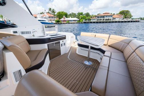 Sea Ray Sundancer 320 image