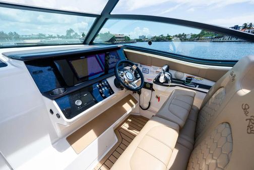 Sea Ray Sundancer 320 image