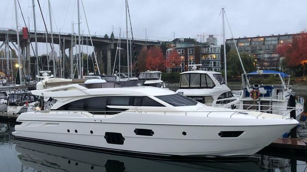 Ferretti Yachts 690 
