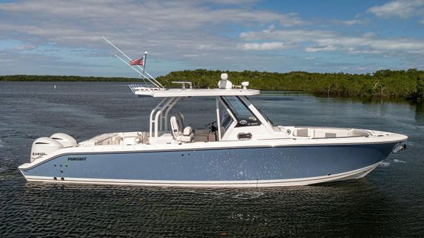 Pursuit S 328 Sport