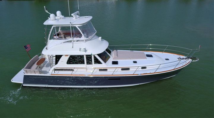 Sabre 48 Flybridge Sedan - main image