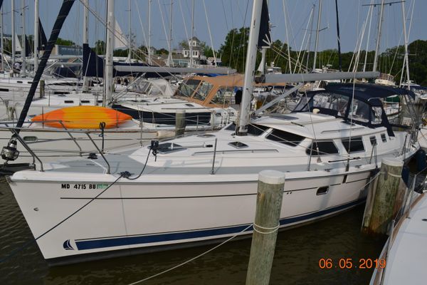 Hunter 44 DS - main image