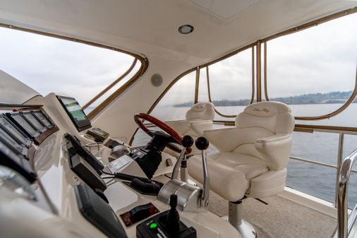 Sea Ray 480 Sedan Bridge image