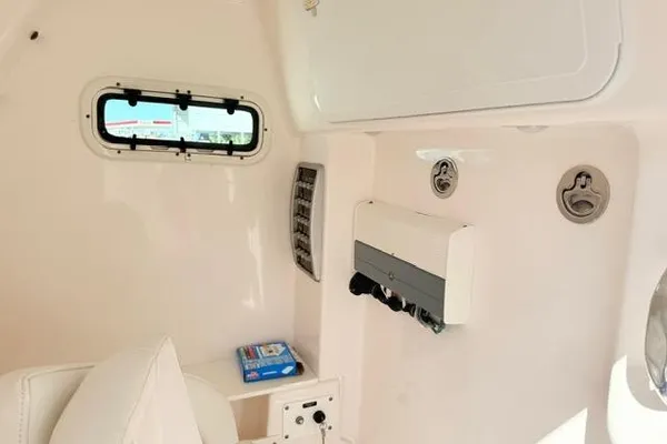 Everglades 325-CENTER-CONSOLE image