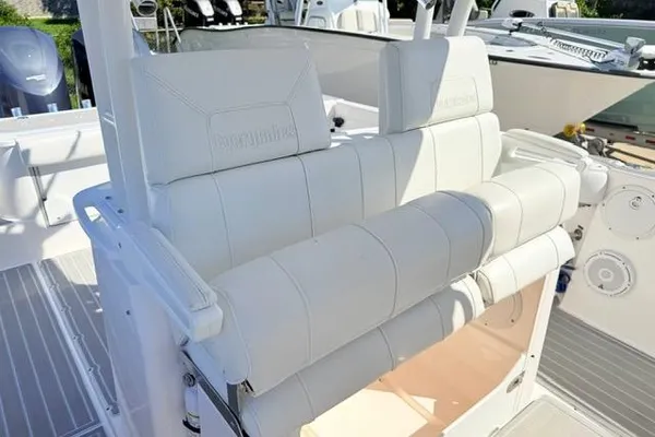 Everglades 325-CENTER-CONSOLE image