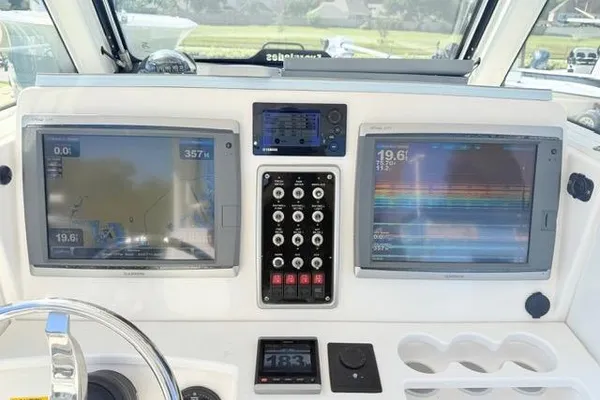 Everglades 325-CENTER-CONSOLE image