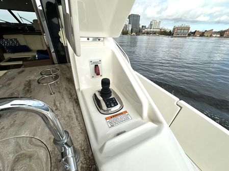 Sea Ray L650 Fly image