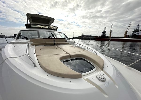 Sea Ray L650 Fly image