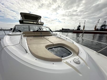 Sea Ray L650 Fly image