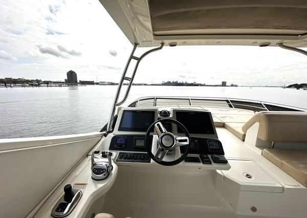 Sea Ray L650 Fly image