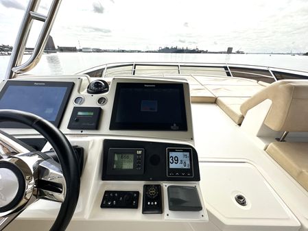 Sea Ray L650 Fly image