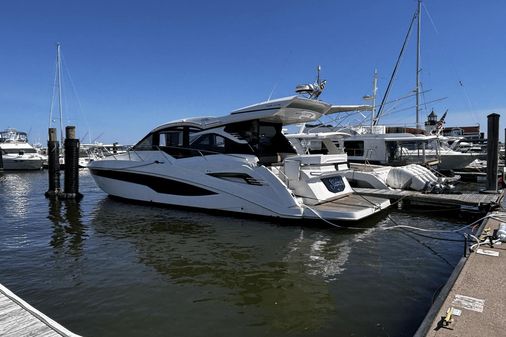 Galeon 425 HTS image