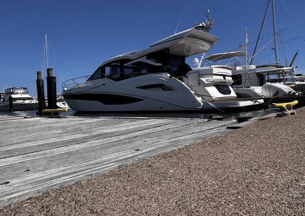 Galeon 425 HTS image