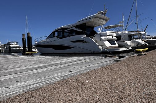 Galeon 425 HTS image