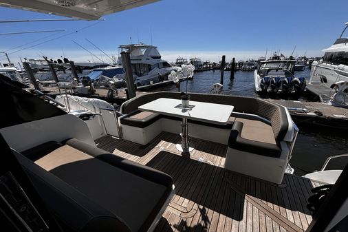 Galeon 425 HTS image