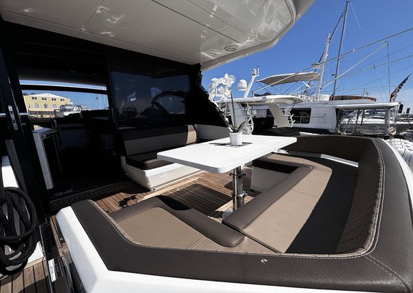 Galeon 425 HTS image