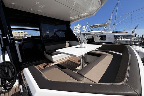 Galeon 425 HTS image