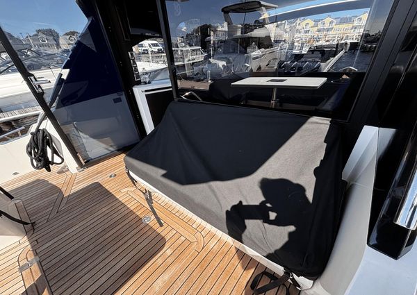 Galeon 425 HTS image