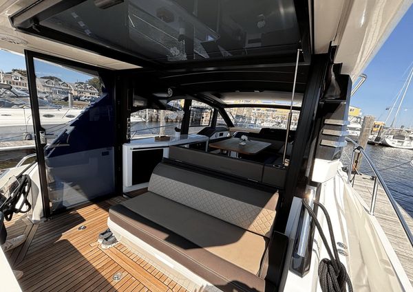 Galeon 425 HTS image