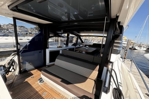 Galeon 425 HTS image