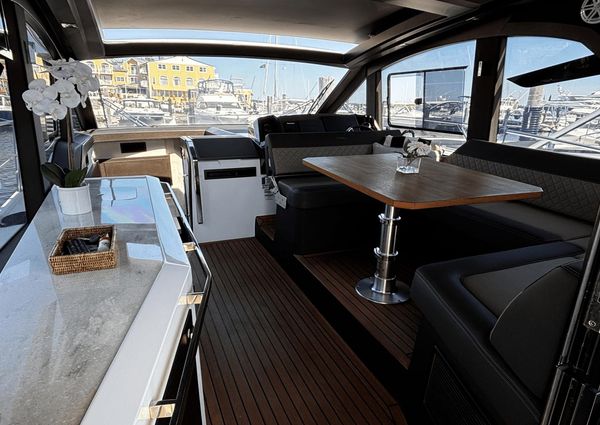 Galeon 425 HTS image